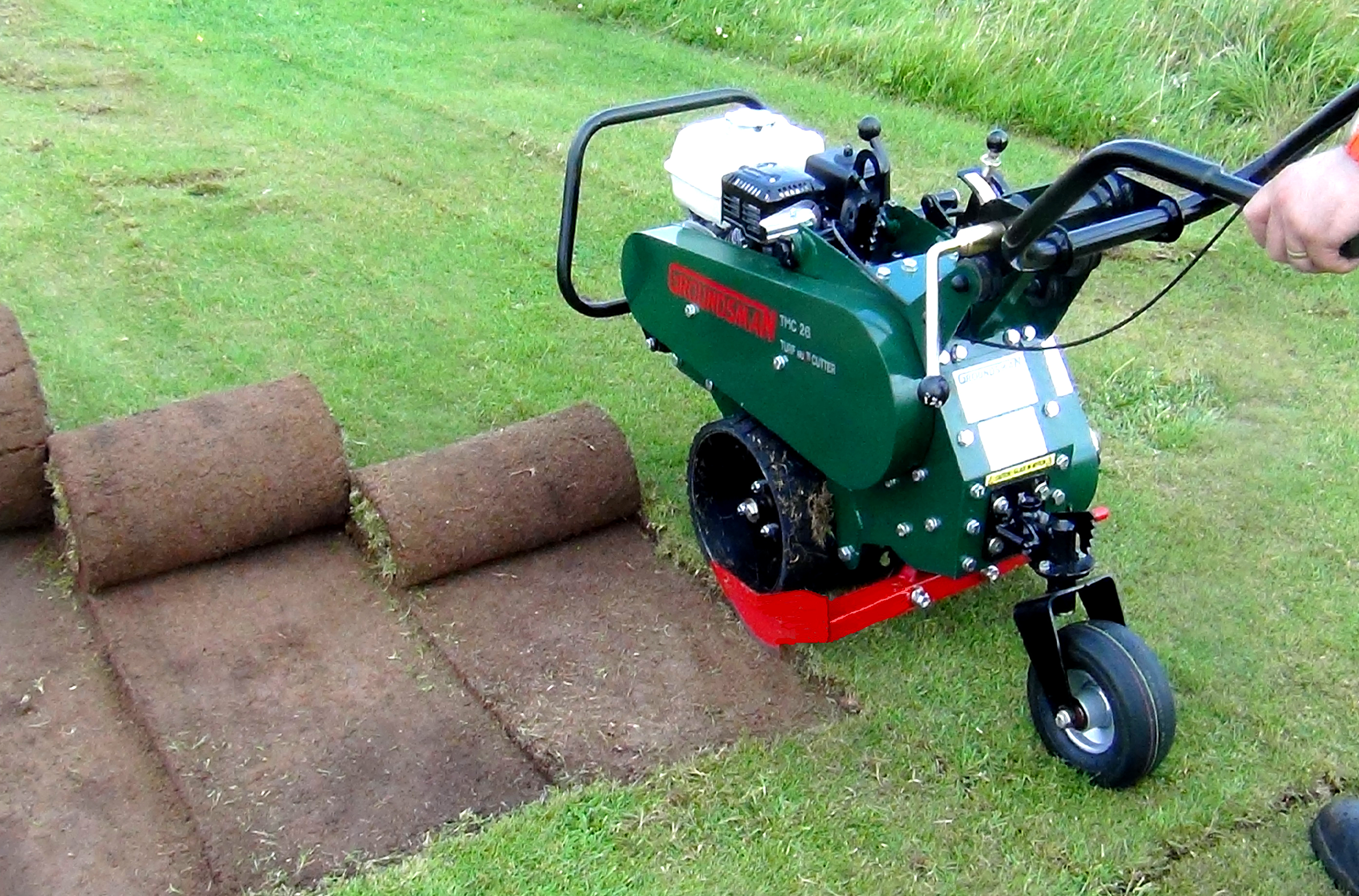 Step up to the new Groundsman TMC26 Turf Cutter
