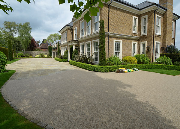 Clearstone resin bound: perfectly practical and stunning paving for classic home